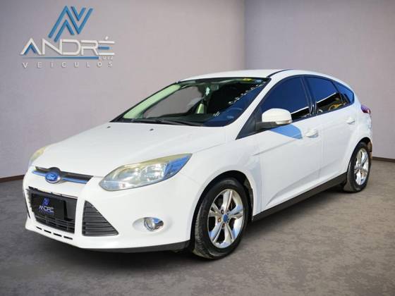 FORD FOCUS 1.6 SE 16V FLEX 4P POWERSHIFT FORD FOCUS 1.6 SE 16V FLEX 4P POWERSHIFT